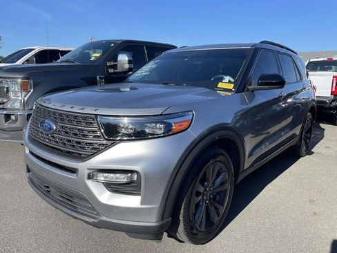 Used 2023 Ford Explorer XLT w/ Equipment Group 202A RWD image 3