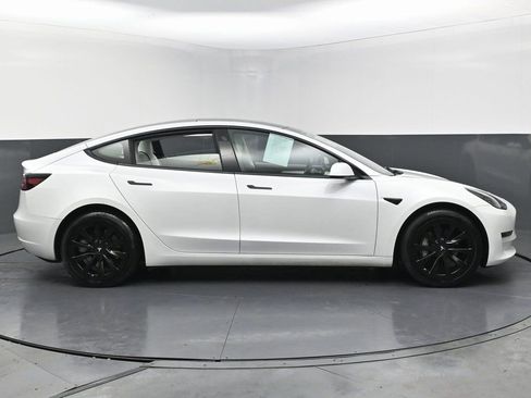Used 2023 Tesla Model 3 Standard Range image 5