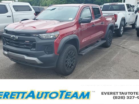 Used 2024 Chevrolet Colorado Trail Boss w/ Advanced Trailering Package AWD/4WD image 1