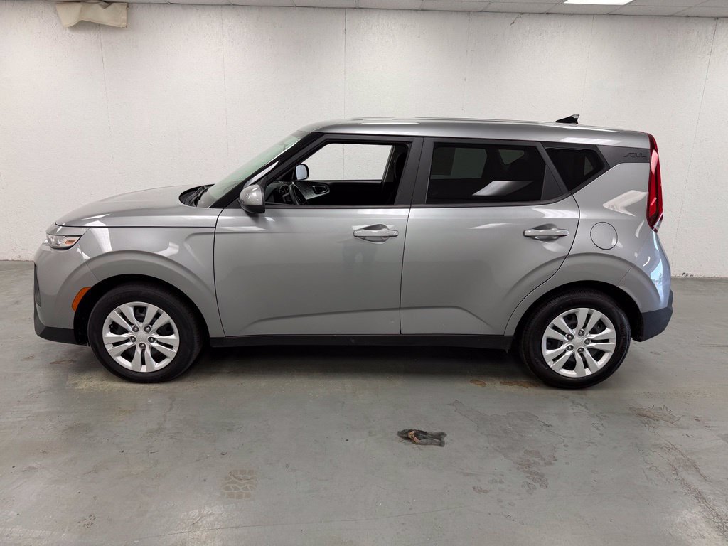Used 2022 Kia Soul LX FWD image 2