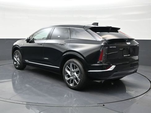Used 2025 Cadillac Optiq Luxury 1 image 3