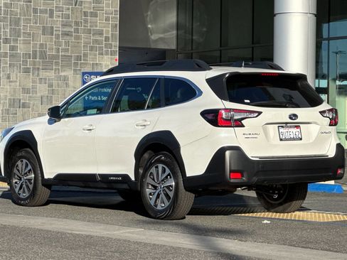 Used 2025 Subaru Outback Premium image 6