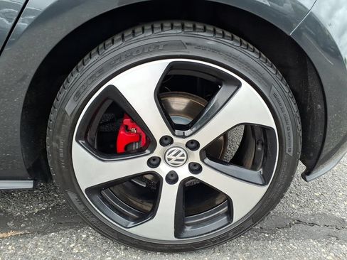Used 2016 Volkswagen Golf 4-Door FWD image 15