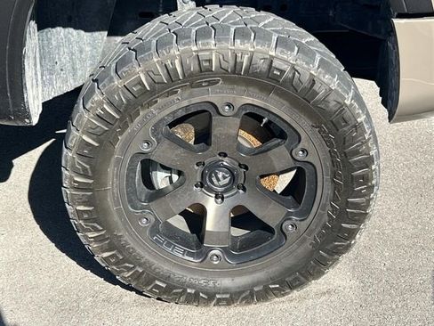 Used 2022 Nissan Titan PRO-4X w/ Pro-4x Convenience Package AWD/4WD image 10