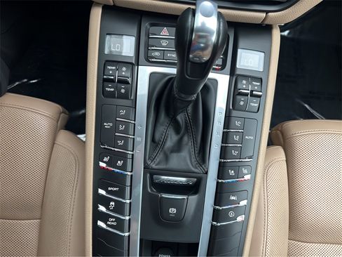 Used 2020 Porsche Macan image 39