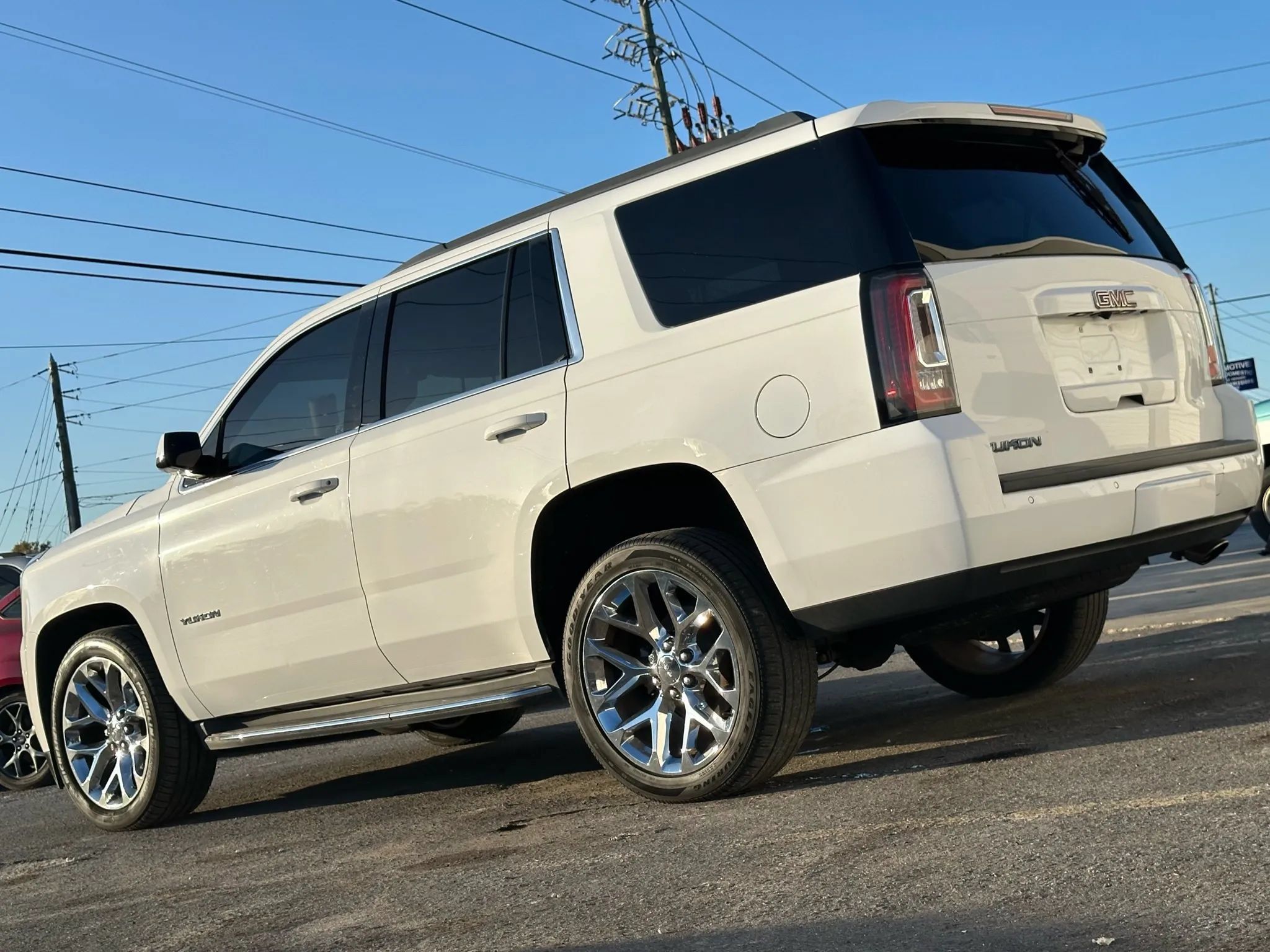 Used 2017 GMC Yukon SLE w/ Convenience Package RWD image 4