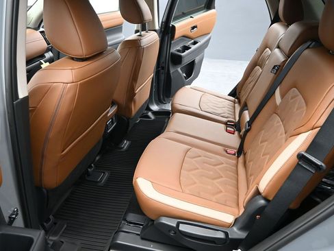 New 2026 Nissan Pathfinder Platinum image 12