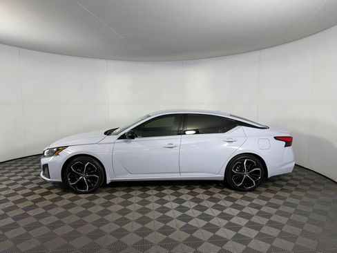 Used 2024 Nissan Altima 2.5 SR FWD image 8