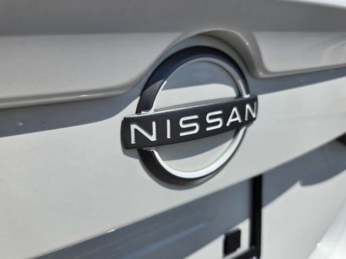 Used 2025 Nissan Sentra SR w/ SR Premium Package FWD image 14