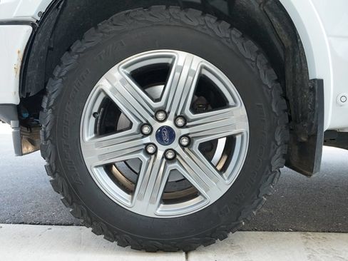 Used 2018 Ford F150 Lariat w/ Equipment Group 502A Luxury AWD/4WD image 20