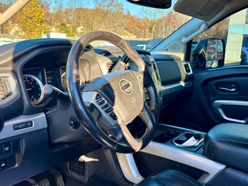 Used 2018 Nissan Titan PRO-4X w/ Pro-4x Convenience Package image 18