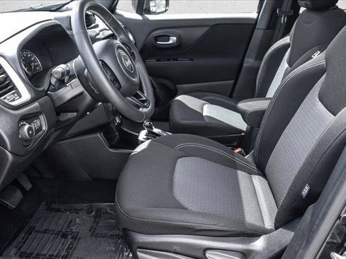 Used 2021 Jeep Renegade Latitude w/ Sun & Sound Group FWD image 18