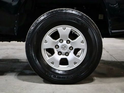 Used 2019 Toyota Tacoma SR image 4