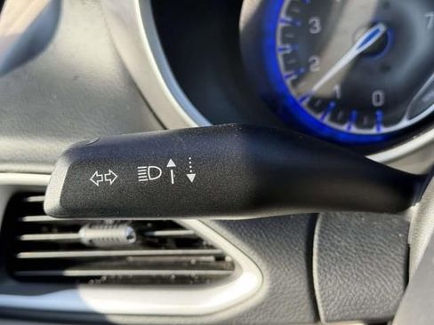 Used 2023 Chrysler Pacifica Touring-L image 20