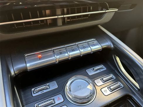 Used 2024 Lincoln Nautilus Reserve image 16