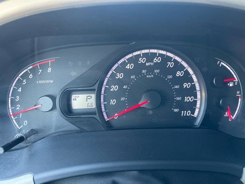 Used 2012 Toyota Sienna LE image 31