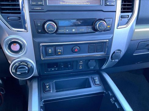 Used 2016 Nissan Titan SL AWD/4WD image 16