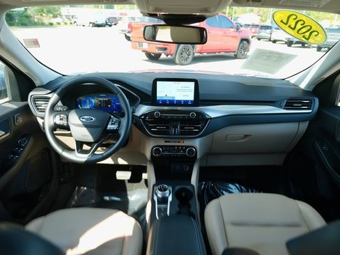 Used 2022 Ford Escape Titanium image 15