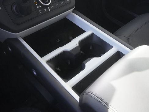 New 2026 Land Rover Defender 110 X-Dynamic SE image 14