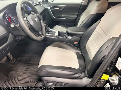 Used 2021 Toyota RAV4 XLE FWD image 16