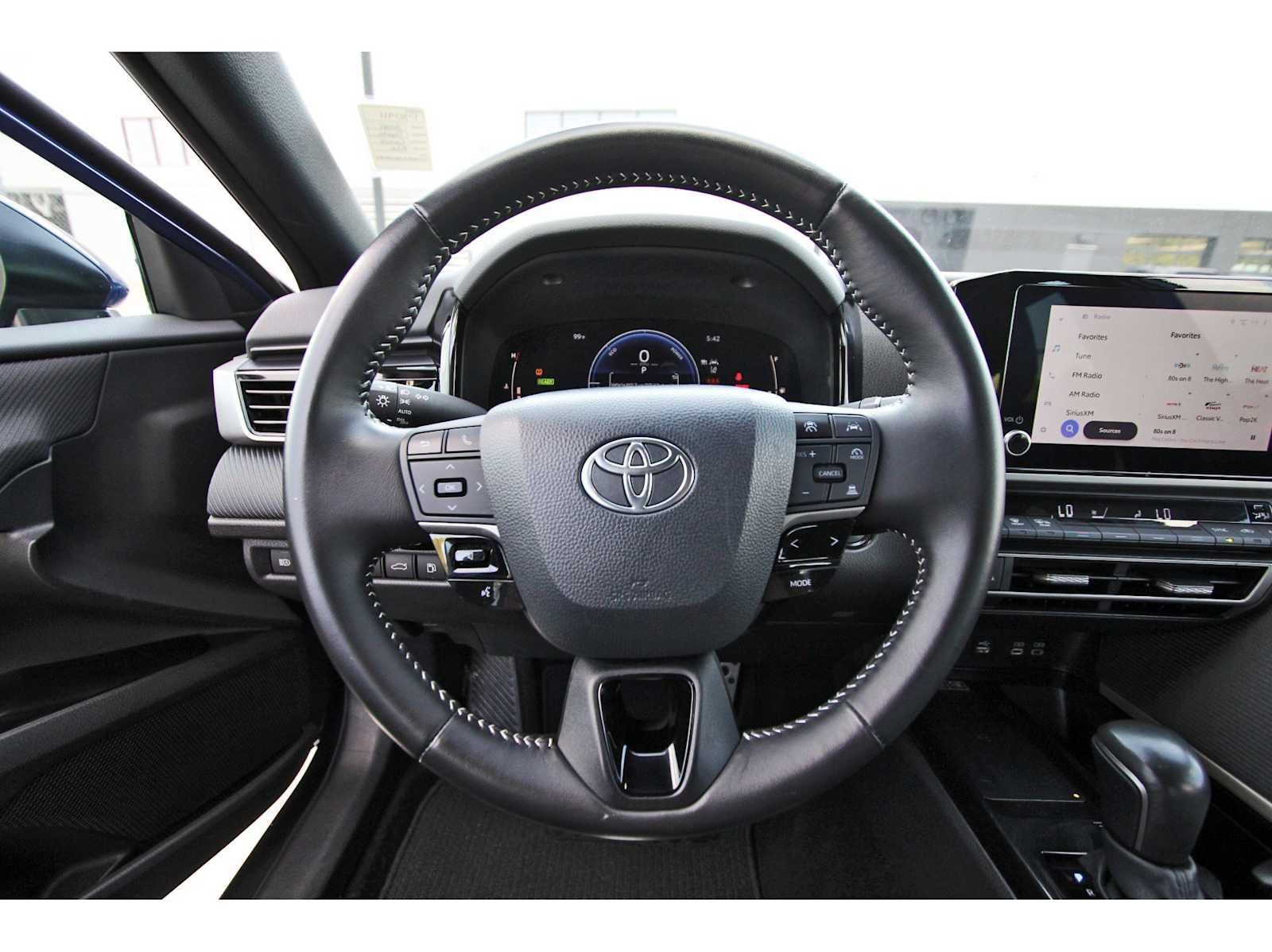 Used 2025 Toyota Camry SE FWD image 13