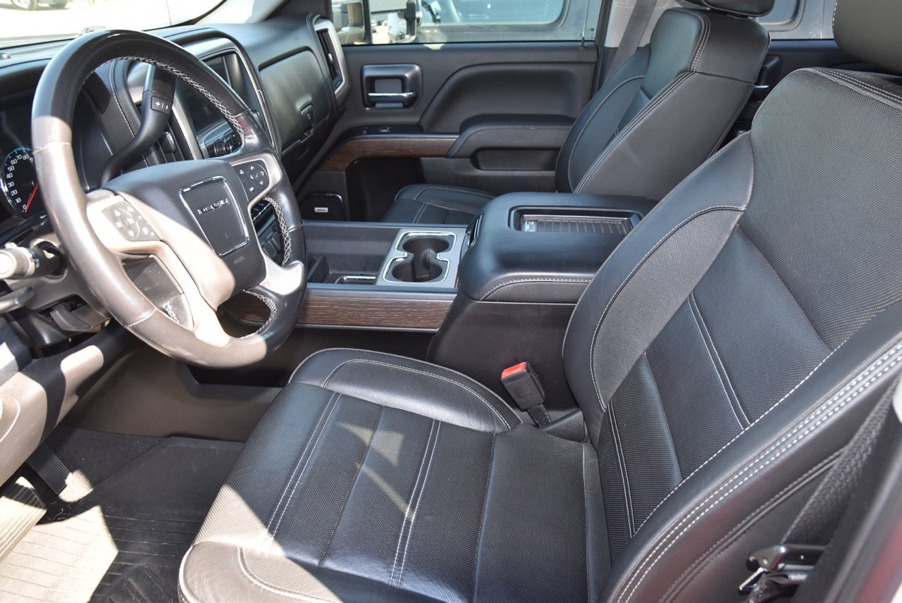 Used 2019 GMC Sierra 2500 Denali w/ Duramax Plus Package AWD/4WD image 9