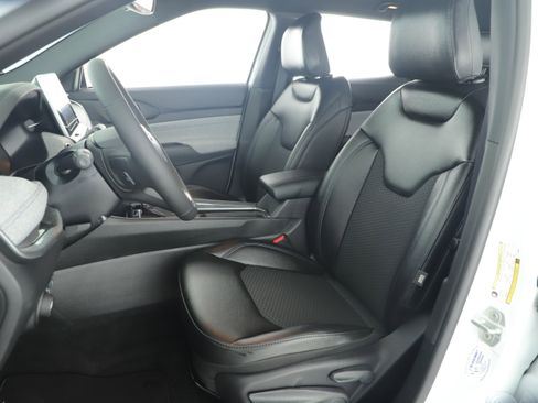 New 2026 Jeep Compass Latitude image 12