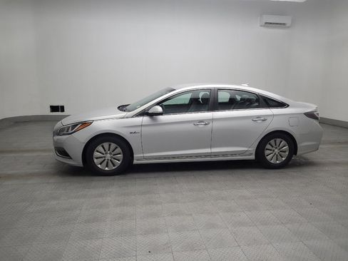 Used 2016 Hyundai Sonata SE image 2