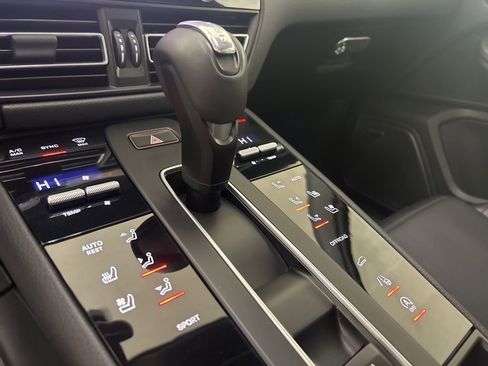 Certified 2025 Porsche Macan image 36