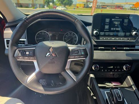 Used 2024 Mitsubishi Outlander SE AWD/4WD image 9