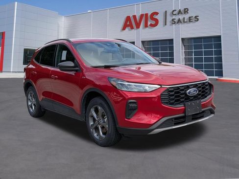Used 2025 Ford Escape ST-Line AWD/4WD image 3