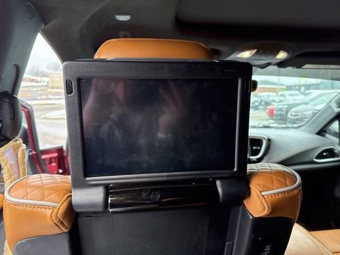 Used 2023 Chrysler Pacifica Pinnacle image 21