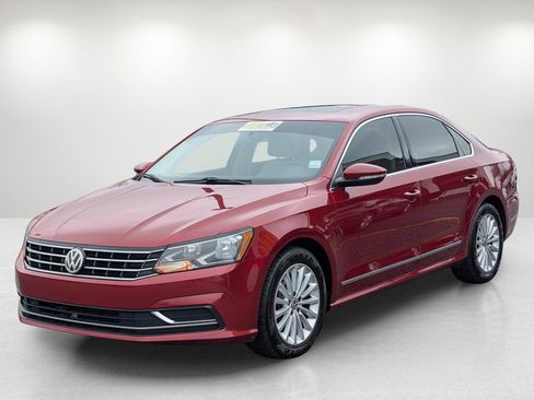 Used 2017 Volkswagen Passat 1.8T SE image 1