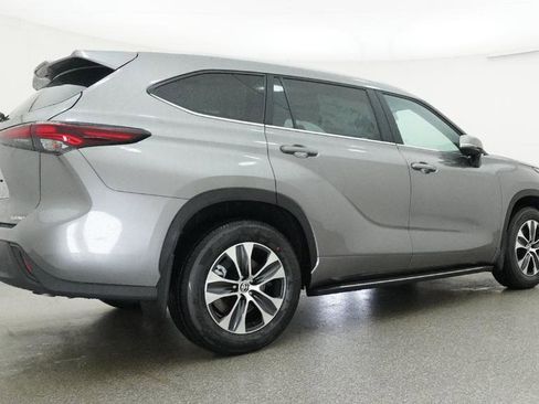 New 2026 Toyota Highlander XLE image 34