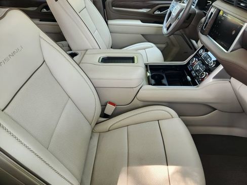 Used 2024 GMC Yukon Denali AWD/4WD image 14