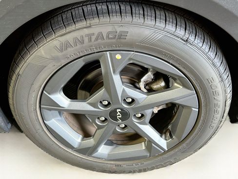 Used 2025 Kia K4 FWD image 11