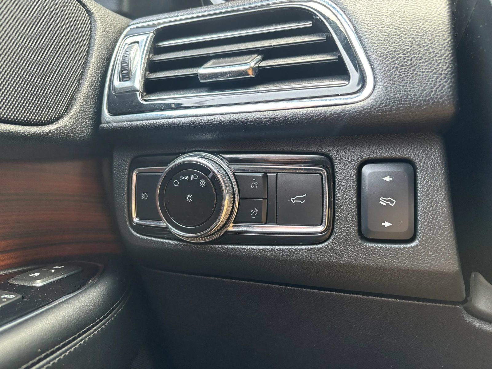 Used 2018 Lincoln Navigator Select w/ Technology Package AWD/4WD image 33