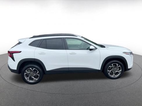 Used 2025 Chevrolet Trax LT FWD image 16