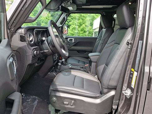 New 2026 Jeep Wrangler Unlimited Sahara AWD/4WD image 9