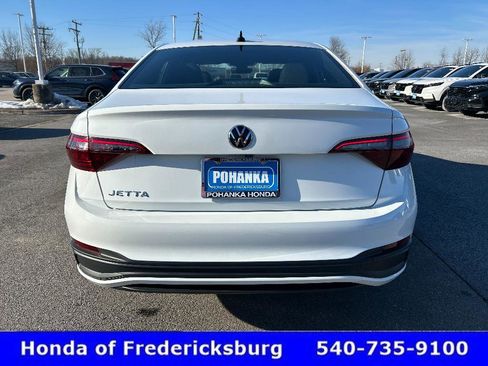 Used 2024 Volkswagen Jetta Sport image 5