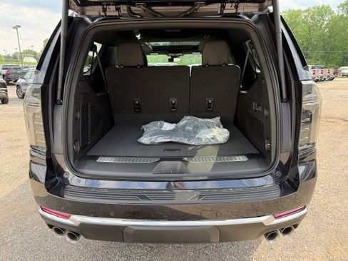 New 2025 Chevrolet Suburban Premier image 37