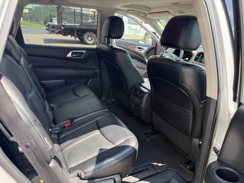 Used 2018 Nissan Pathfinder Platinum FWD image 13