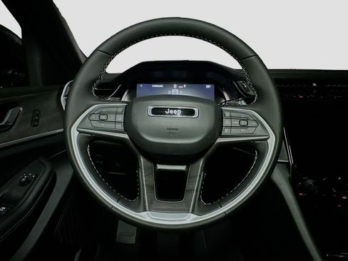 New 2025 Jeep Grand Cherokee Limited w/ Luxury Tech Group II image 8