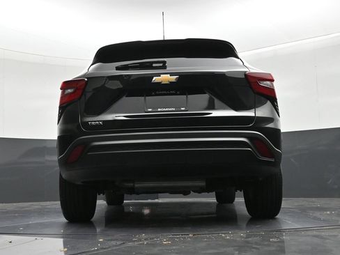 Used 2025 Chevrolet Trax LS FWD image 23