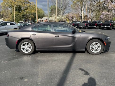 Used 2015 Dodge Charger SE image 4