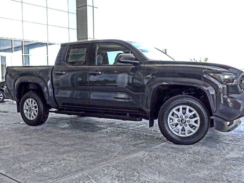 Used 2024 Toyota Tacoma SR5 AWD/4WD image 4