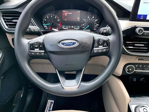Used 2020 Ford Escape SE image 14