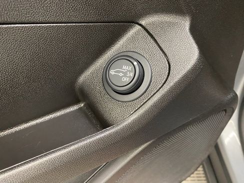 Used 2024 GMC Terrain SLT image 24