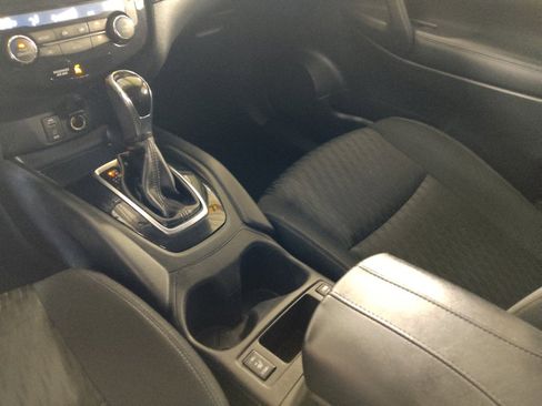 Used 2017 Nissan Rogue SV image 26