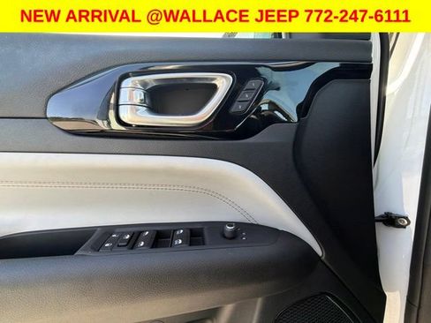 Certified 2024 Jeep Compass Limited w/ Elite Group AWD/4WD image 10